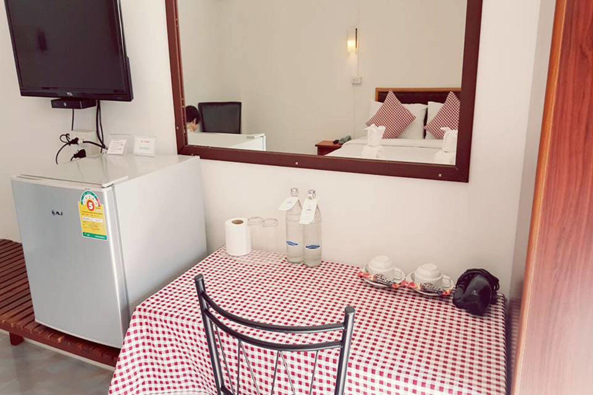 Hotel De Ratt Phuket Exterior foto