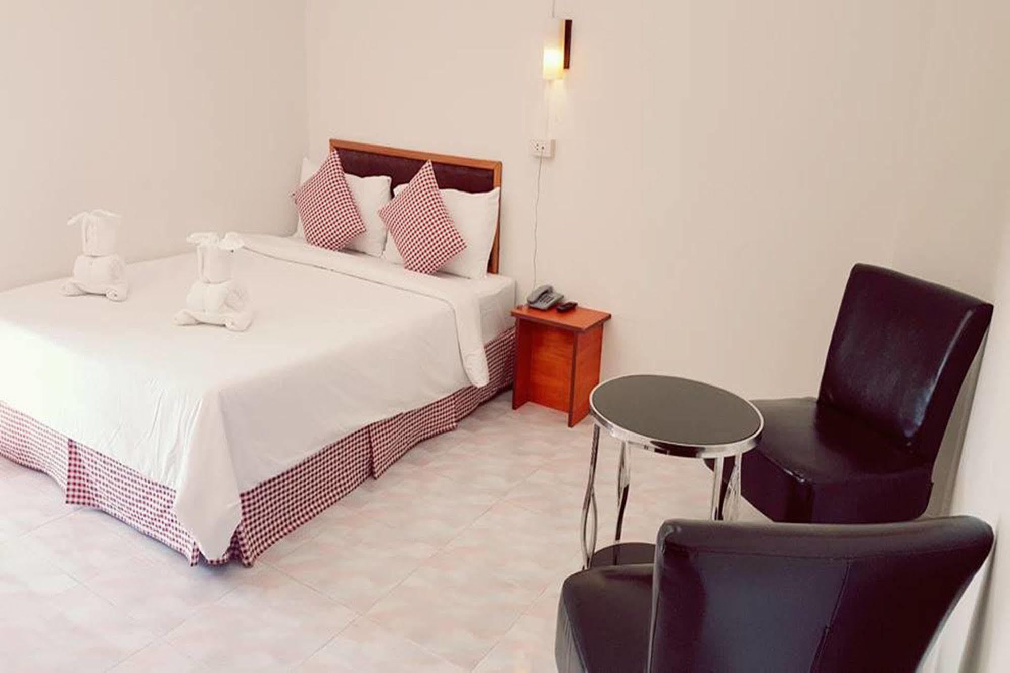Hotel De Ratt Phuket Exterior foto